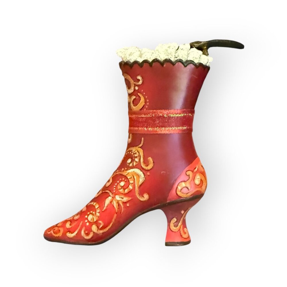 Stepping in Time “Lady in waiting” – Collectible Shoe Ornament by Ashton-Drake